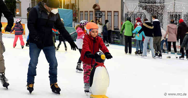 Heidelberg-Altstadt:  Eisbahn bringt ein bisschen Winter-Feeling