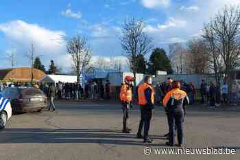 In de rij voor vuurwerk: “We moeten nog 8 uur rijden, hopelijk zijn we voor middernacht thuis”