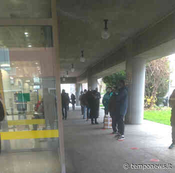Lunghe code davanti all'Ufficio Postale di Carpi - Temponews - COOPERATIVA RADIO BRUNO srl