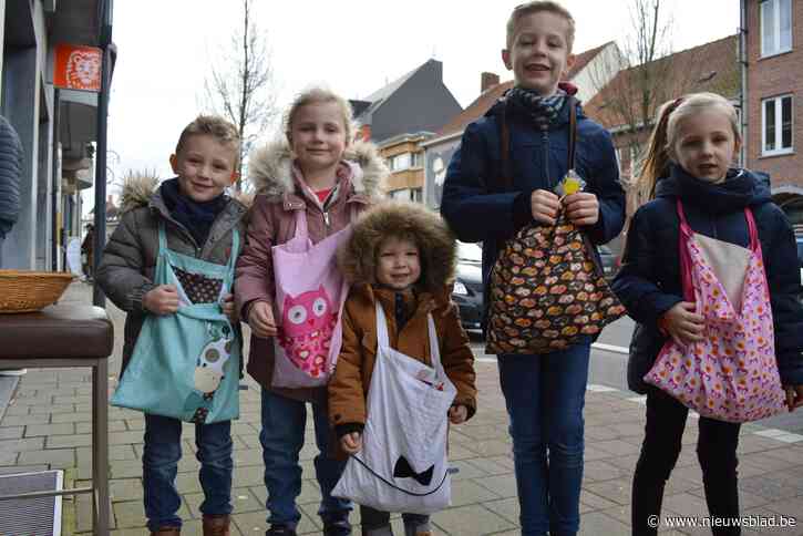 Kasteelspook verwelkomt nieuwjaarszangers