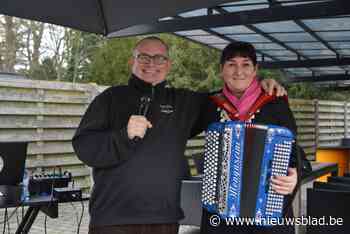 Zingende Carrossier trakteert geburen en vrienden op oudejaarsconcert
