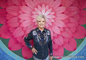 Flashback: Connie Smith Sings ‘Then and Only Then’ for Marty Robbins