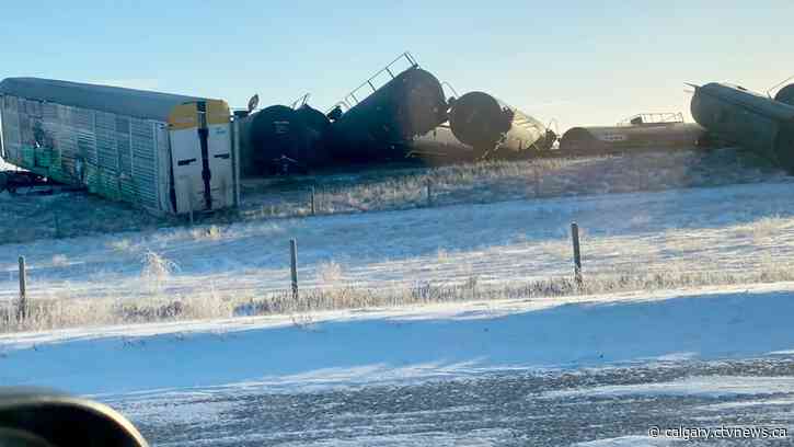 Hwy. 23 traffic resumes after train derailment in southern Alberta