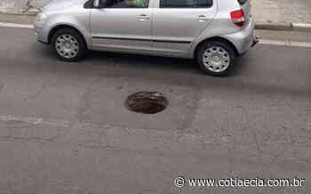 Buraco próximo ao Ginásio de Esportes de Cotia preocupa motoristas - Cotia e Cia