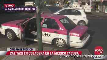Taxi cae a coladera en la México-Tacuba - Noticieros Televisa
