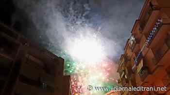 Trani, dieci minuti di fuochi fra centinaia di spettatori: la «tradizione» di via Andria si è rinnovata così - ilgiornaleditrani - Radio Bombo