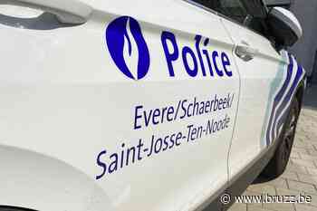 Tieners lokken en bekogelen politie in Sint-Joost-ten-Node - BRUZZ