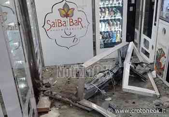 Crotone, atto vandalico nella notte sul lungomare - CrotoneOK.it