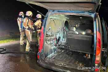 Auto vliegt in brand in Bilzen (Bilzen) | Het Belang van Limburg Mobile - Het Belang van Limburg