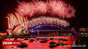 New Year's Eve: Firework displays welcome 2022