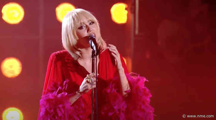Miley Cyrus suffers wardrobe malfunction during New Year’s Eve performance