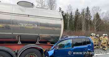 A 73 bei Bamberg-Süd: Tödlicher Verkehrsunfall - Auto kracht in Lkw, Fahrbahn gesperrt