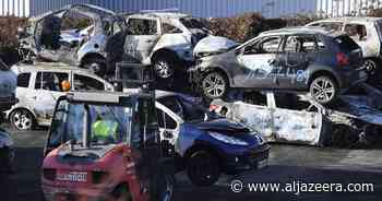 French burn fewer cars on New Year’s Eve due to pandemic - Al Jazeera English