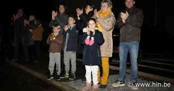 In Lokeren applaudisseren ze voor de nummer 1 van de HLN-top 100: “Ook voor ons zijn de helden van de zorg de verdiende 'Belg van het jaar'” - Het Laatste Nieuws