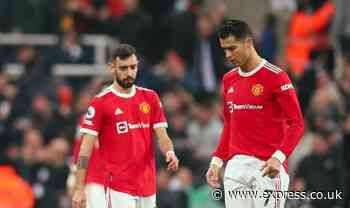 Cristiano Ronaldo and Bruno Fernandes blasted by Gary Neville after Man Utd draw - Express