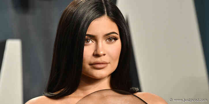 Kylie Jenner Looks Ahead to 2022 After 'Many Heartaches' of 2021