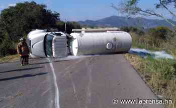 Volcamiento de rastra impide paso en carretera a Santa Rosa de Copán - laprensa.hn