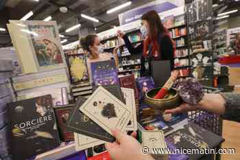 Oracle, tarot, pendules... Ils se tournent vers l'ésotérisme pour trouver des réponses à leurs questions