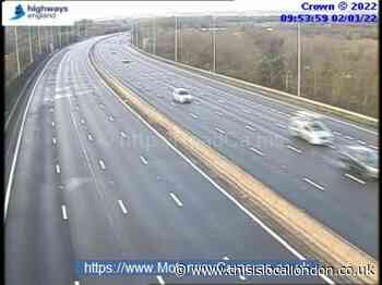 M25 shut for hours by junction 25 after vehicle leaves motorway