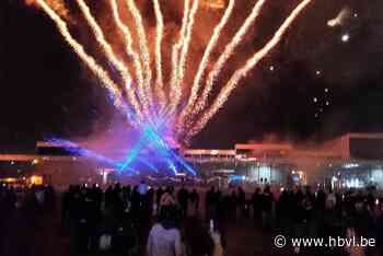 Geen overrompeling, wel ruim duizend toeschouwers voor nieuwjaarsvuurwerk in Lommel - Het Belang van Limburg