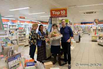 Frans en Greet geven Standaard Boekhandel door aan Lutgard en Helen - Gazet van Antwerpen