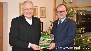 Verbundenheit mit der Gemeinde Garrel: Chronik an Bischof überreicht - Nordwest-Zeitung