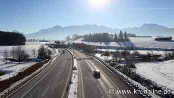 Leerer Tank und 2,5 Promille: Männer schieben Auto von der A3