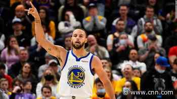 Steph Curry makes a three-pointer for the 158th consecutive game to break his own NBA record