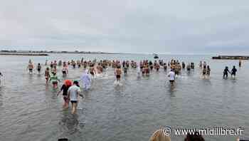 Le Grau-du-Roi : plus de 150 courageux se jettent à l'eau pour le premier bain de l'année - Midi Libre