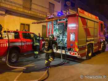 Paura alle prime luci dell’alba, incendio divora un appartamento di viale Kennedy – Le FOTO - NewSicilia