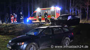 Audi und Skoda krachen frontal zusammen: Kran notwendig - Kind (1) an Bord eines Fahrzeugs