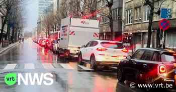 "Dag lang bijna letterlijk over de auto's lopen in binnenstad Antwerpen", alweer grote drukte en veel Nederlanders - VRT NWS