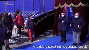 Modena, il vescovo Erio Castellucci benedice gli artisti del circo Busnelli - Gazzetta di Modena