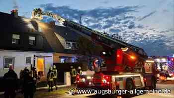 Berufsfeuerwehr rückt zu Kaminbrand in Lechhausen aus