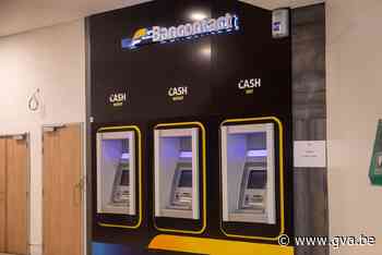 Zele krijgt eerste merkneutrale bankautomaat van de regio: “Een opluchting, want het wordt moeilijker en moeilijker om geld uit de muur te halen” - Gazet van Antwerpen