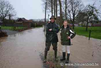 Bewoners zijn wateroverlast moe: “Al 20 jaar krijgen we zandzakjes, maar wanneer een oplossing?”