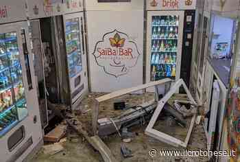 Crotone, bombe nella notte: danneggiati tre distributori automatici - Il Crotonese