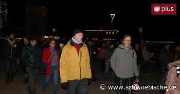 Rund 75 Menschen demonstrieren in Lindau gegen die Corona-Maßnahmen - Schwäbische