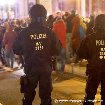 Tausende bei Corona-Protesten - teils Ausschreitungen - radioeuskirchen.de