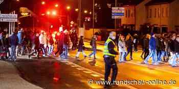 Rund 300 Teilnehmer: Montagsspaziergänger ziehen duch den Kreis Euskirchen - Kölnische Rundschau