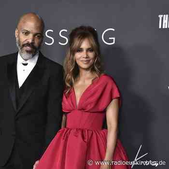 Halle Berry erhält Glückwünsche nach Kuss-Foto - radioeuskirchen.de