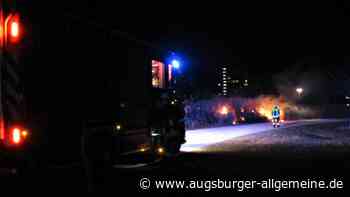 Feuerwehr rückt zu Brand in Augsburger Park aus