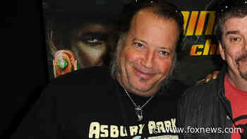 'Comic Book Men' star Robert Bruce dead at 62