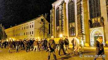 2.000 Menschen bei erster Corona-Demo im neuen Jahr in Wittenberg - Mitteldeutsche Zeitung