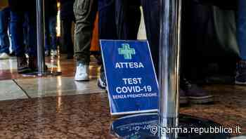 Parma, non si ferma la corsa al tampone. Farmacie: "Richiesta abnorme" - La Repubblica