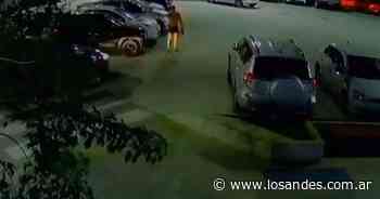 Pánico en Buenos Aires: un policía disparó desde su balcón y amenazó de muerte a sus vecinos - Los Andes (Mendoza)