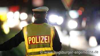 Betrunkener fährt auf E-Scooter Schlangenlinien