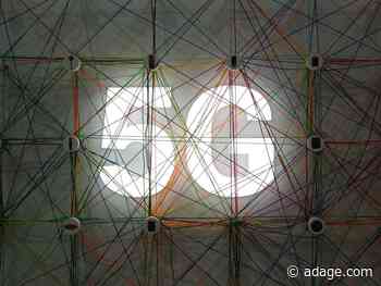 AT&T and Verizon delay 5G after airlines threaten to sue