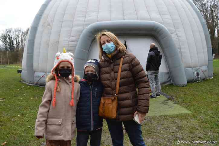 ‘Moeke’ Chris: “Blij dat ik met kleinkinderen naar circus kan terwijl hun ouders moeten werken”