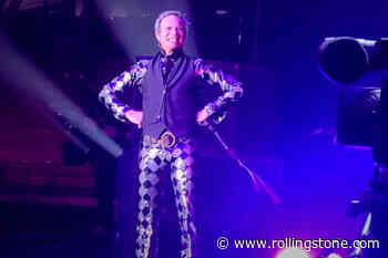 Flashback: David Lee Roth Sings ‘Jump’ at Possible Final Solo Concert